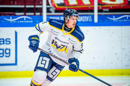s Ryan Stoa värmer upp