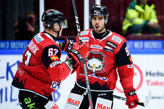 Malmö Redhawks Fredrik Händemark och Joseph Veleno jublar