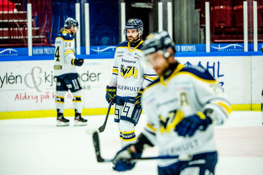 s Linus Fröberg deppar med lagkamareterna