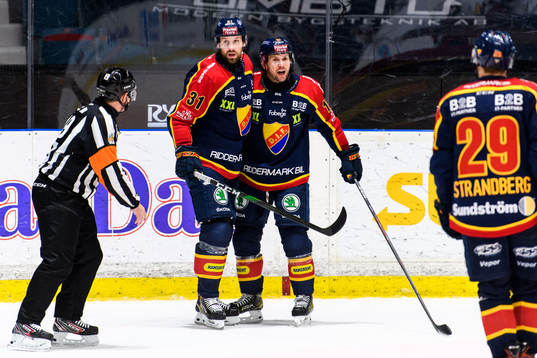 Djurgårdens Dick Axelsson och Niclas Bergfors jublar