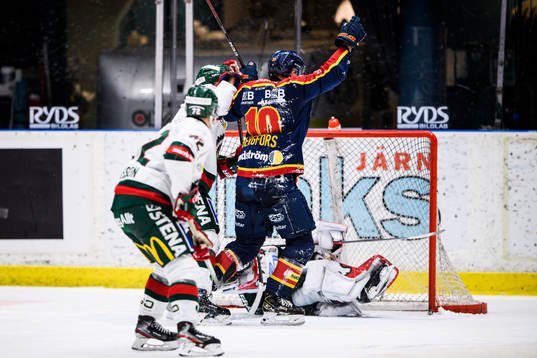Djurgårdens Niclas Bergfors jublar
