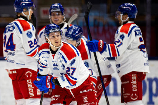 Oskarshamns Nick Olesen jublar