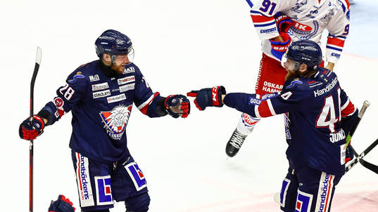 Linköpings Jaakko Rissanen och Jonas Junland jublar