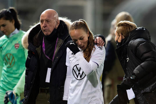 Rosengårds Malin Levenstad crying