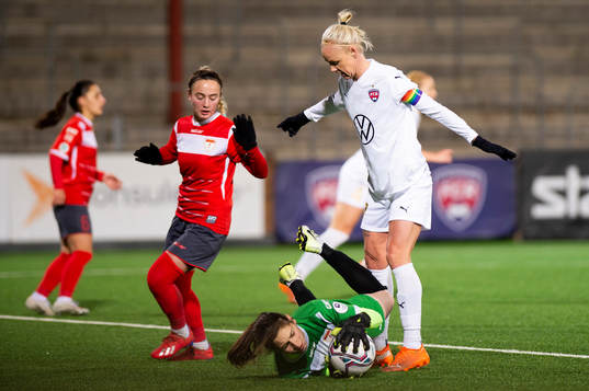Rosengårds Caroline Seger in front of Lanchkhti goalkeeper