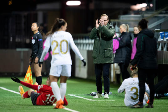 Rosengårds coach Jonas Eidevall react