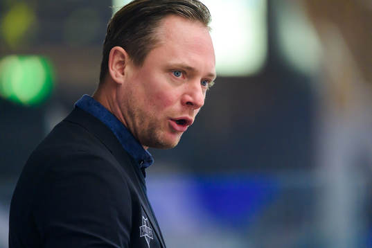Karlskogas huvudtränare Karl Helmersson