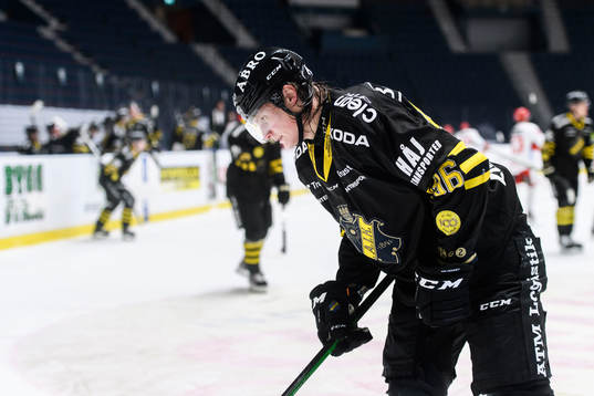 s Anton Karlsson har ont