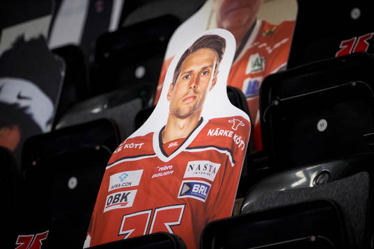 Örebros Mathias Bromé som pappersfigur