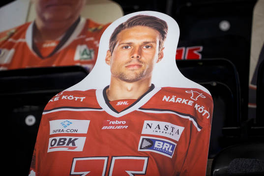Örebros Mathias Bromé som pappersfigur