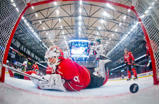 Örebros målvakt Jonas Arntzen deppar vid 0-2