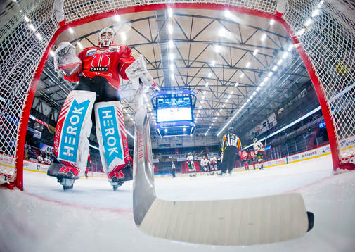 Örebros målvakt Jonas Arntzen deppar vid 1-3