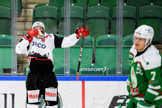 Malmö Redhawks Emil Sylvegård jublar