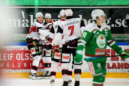 Malmö Redhawks Fredrik Händemark och Joseph Veleno jublar
