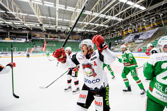 Malmö Redhawks Emil Sylvegård jublar