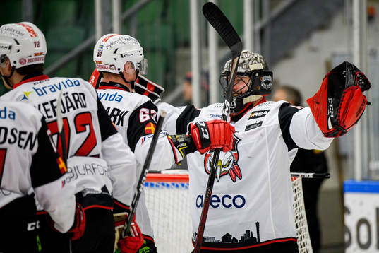 Malmö Redhawks Fredrik Händemark och målvakt Oscar