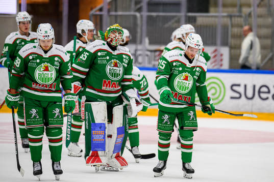 Rögles Erik Andersson , målvakt Christoffer Rifalk och