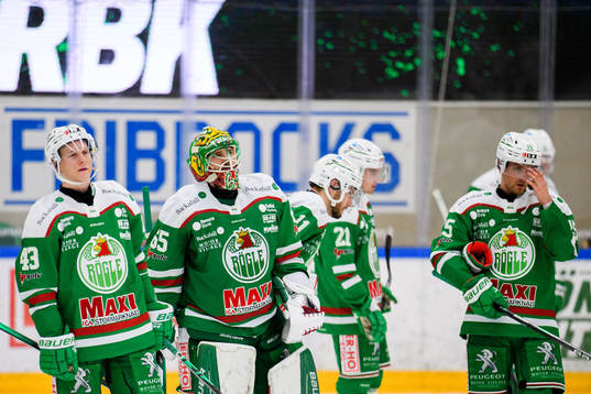 Rögles Olli Palola , målvakt Christoffer Rifalk och Simon