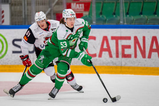 Rögles Moritz Seider och Malmö Redhawks Emil Sylvegård