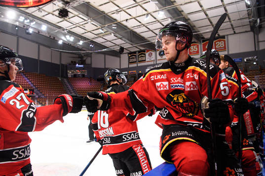 Luleås Filip Hållander jublar