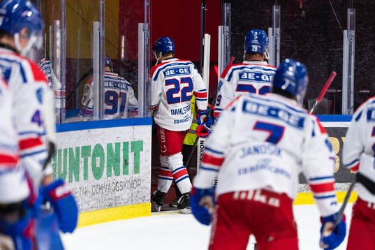 Oskarshamns spelare deppar och lämnar isen
