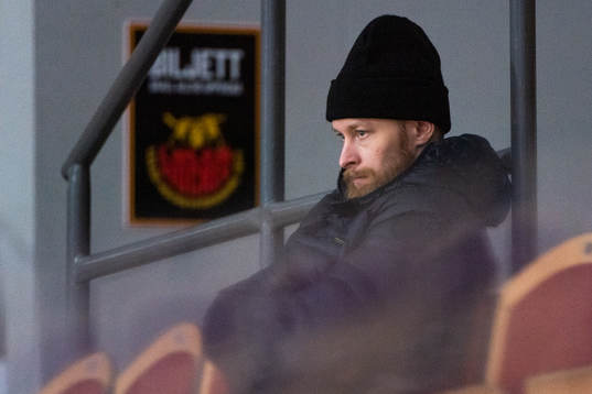 Luleås Linus Klasen på läktaren