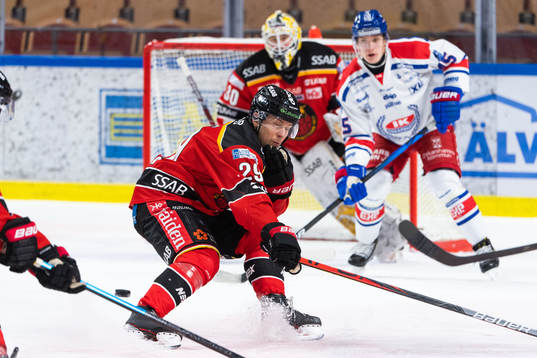 Luleås Erik Gustafsson täcker skott