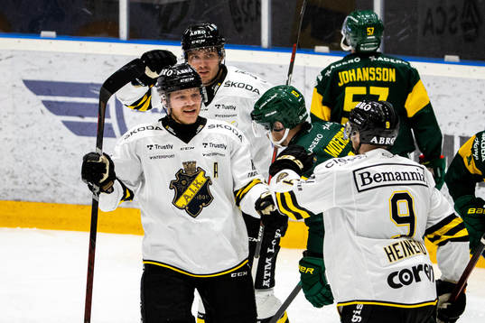 s Nicklas Heinerö jublar