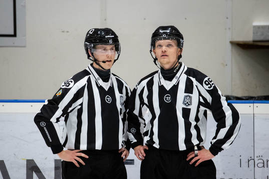 Domare Niclas Westman och William Henriksson