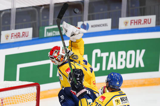 goalkeeper Anders Lindbäck of Sweden during the Channel