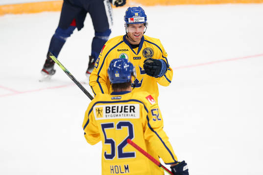 Oskar Lindberg of Sweden celebrates the 2-0 goal
