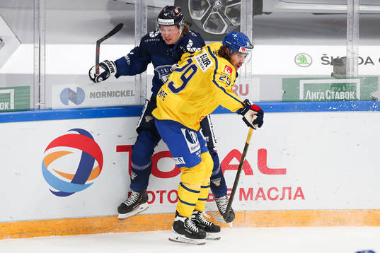 Robin Salo of Finland and Mario Kempe of Sweden during