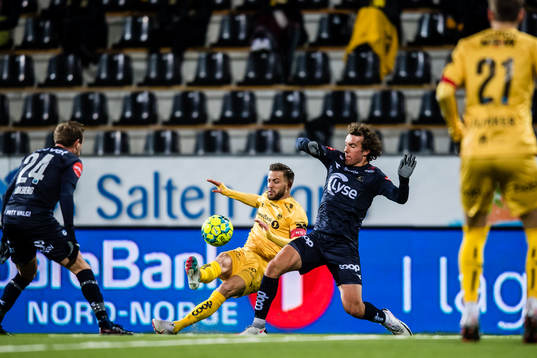 Philip Zinckernagel of Bodø/Glimt and Joe Zen Robert Bell