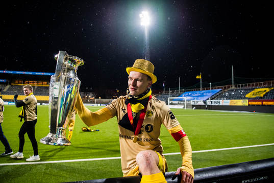 Marius Lode of Bodø/Glimt celebrates with the trophy