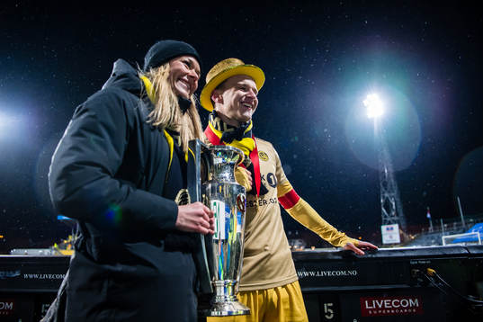 Marius Lode of Bodø/Glimt and his girlfriend celebrates