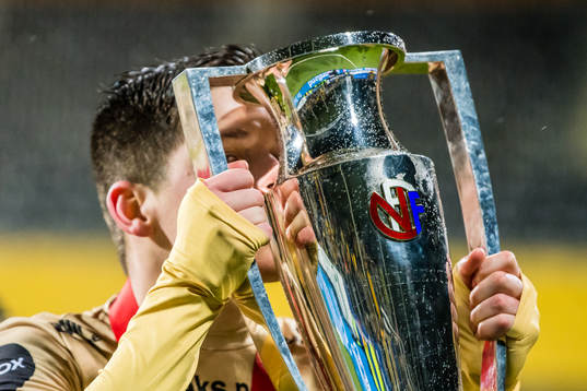 Sondre Brunstad Fet of Bodø/Glimt with the trophy