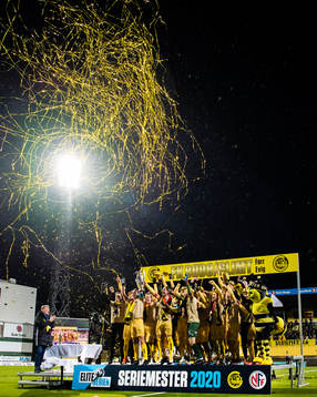 Players of Bodø/Glimt celebrates with the trophy