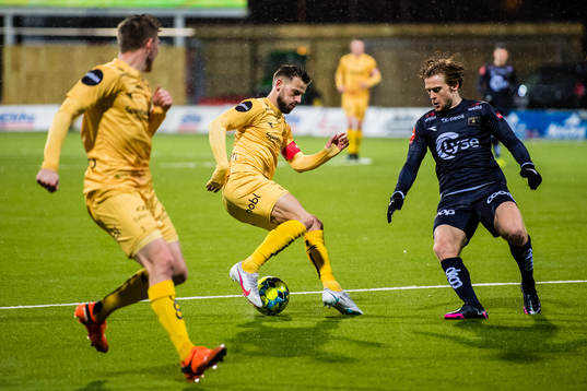 Philip Zinckernagel of Bodø/Glimt and Yann-Erik de Lanlay