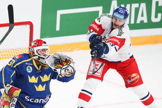 goalkeeper Anders Lindbäck of Sweden and Dmitrij Jaskin
