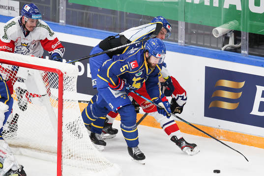 Dmitrij Jaskin of Czech Republic, Philip Holm of