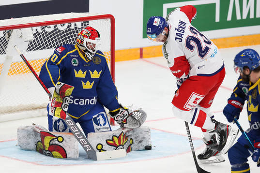 goalkeeper Anders Lindbäck of Sweden and Dmitrij Jaskin