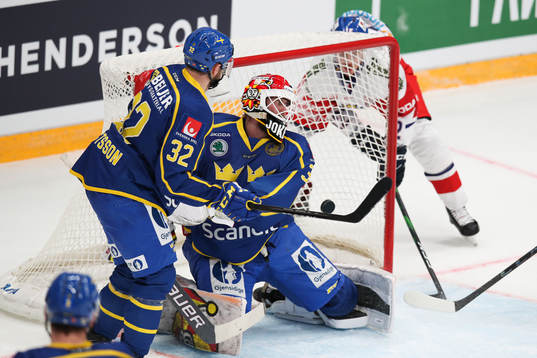 goalkeeper Anders Lindbäck of Sweden concedes the 4-1 goal