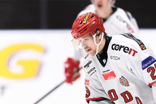 Modos Mikkel Aagaard jublar