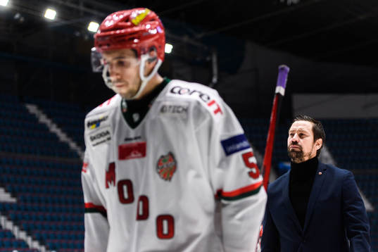 Modos tränare Pär Styf deppar
