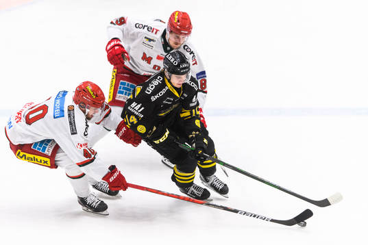 s Isak Salqvist mot Modos Kalle Jellvert och Patrik