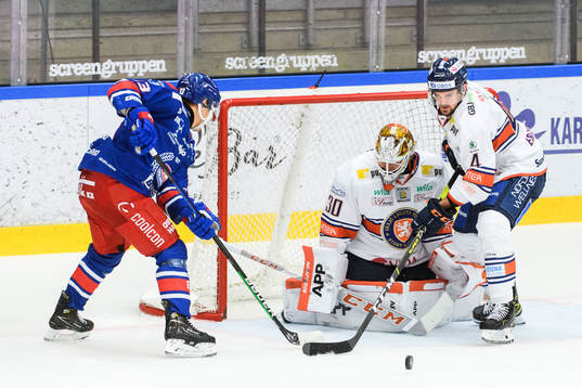 Växjös målvakt Viktor Fasth och Tim Erixon mot