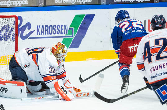 Oskarshamns Johannes Salmonsson och Växjös målvakt