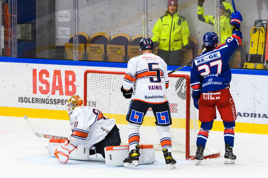 Oskarshamns Nick Olesen jublar