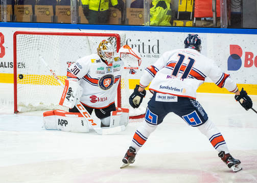 Oskarshamns Markus Modigs (ej i bild) gör 1-0 bakom