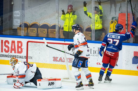 Oskarshamns Nick Olesen jublar